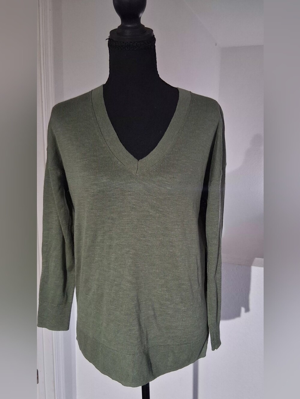 NWOT-Olive V-Neck Women's Sweater